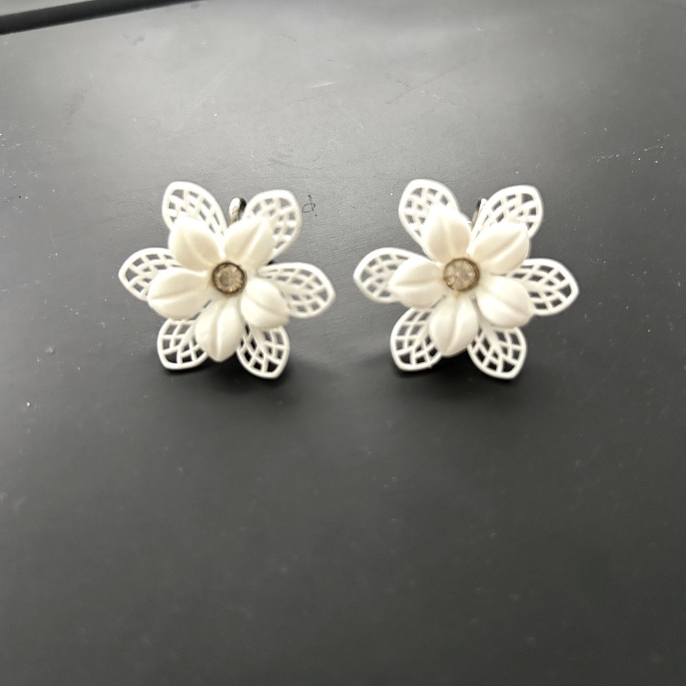 Vintage White Floral Screw Back Earrings